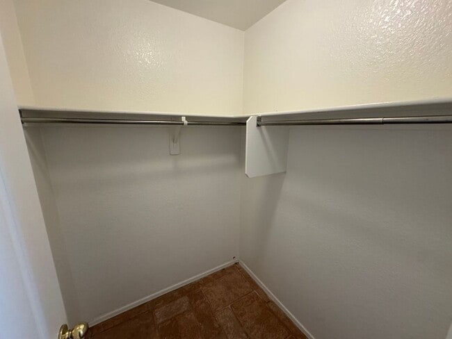 Building Photo - 3 Bedroom - 2 Bath - 1300 Sq. Ft. Home - Tucson