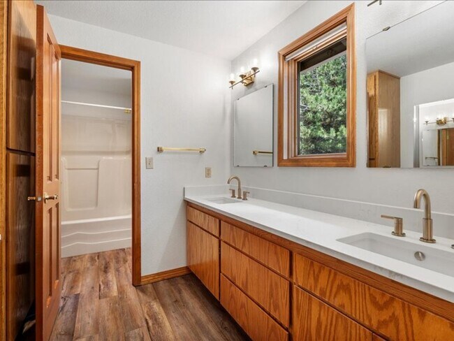 Building Photo - Stunning Custom Home 4 Bedroom in the Gated Mountain High Golf Community!