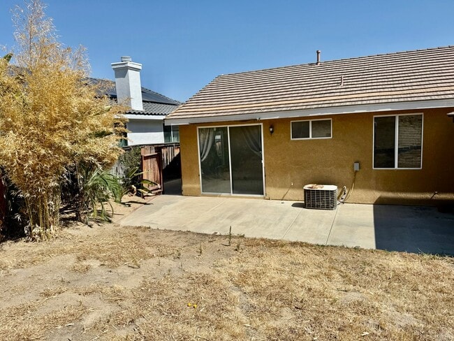 Building Photo - Nice Single Story Home