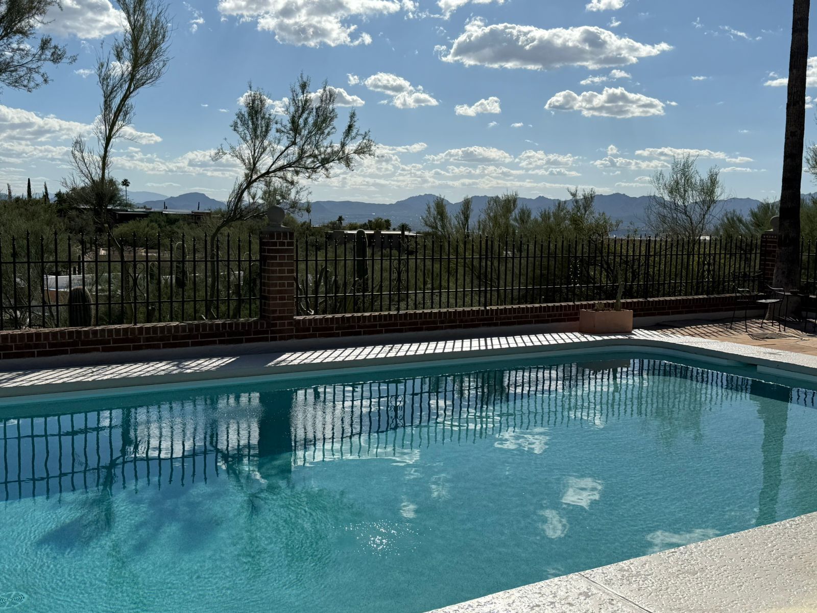 Building Photo - 1402 E Big Rock Rd