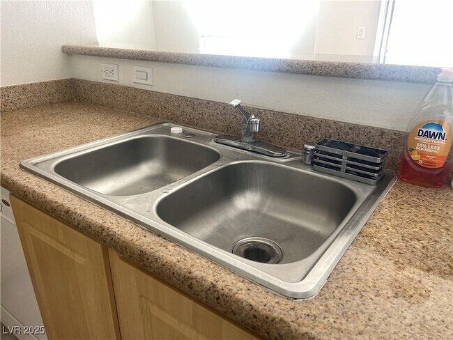 Building Photo - 8000 W Badura Ave