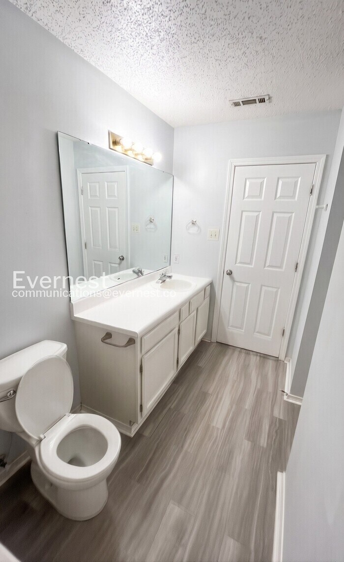 Building Photo - 24 Wagon Wheel Ct