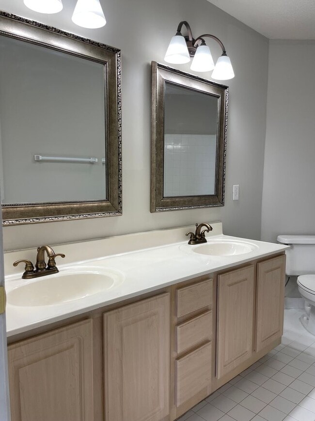 Building Photo - 2BR Waterfront Condo in Davidson. Enjoy Beautiful Year Round Lake Views!