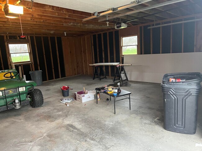 Building Photo - 200 Elizabeth St