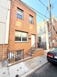 Building Photo - 2408 S Juniper St