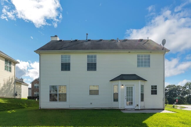 Building Photo - Impressive 4 bed, 2.5 bath Home.