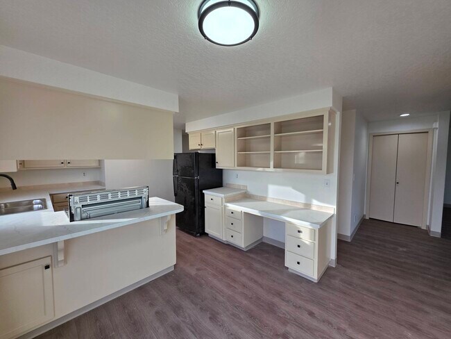 Building Photo - 1607 S Olson St