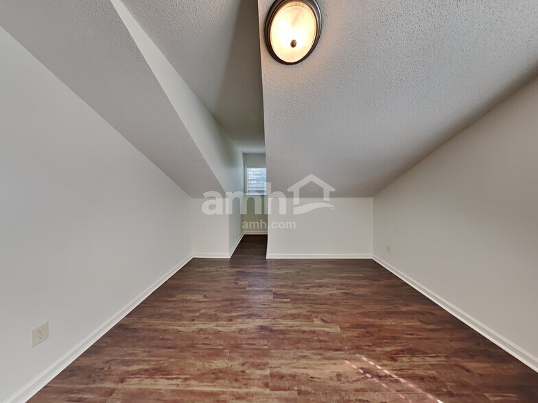 Building Photo - 6889 Show Boat Ln