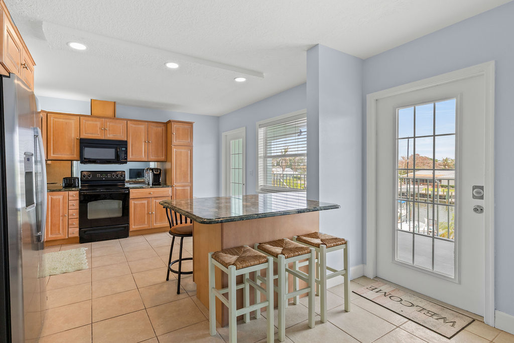Building Photo - 23 Royal Palm Pt