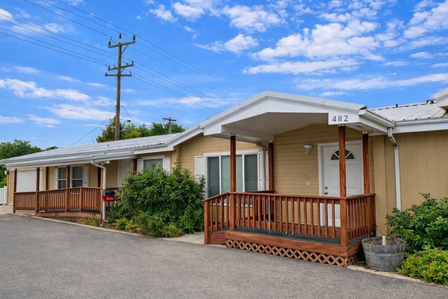 Building Photo - Beautiful 3-Bed Home with Spa Tub, Gas Fireplace & 2-Car Garage – 1,900 Sq Ft