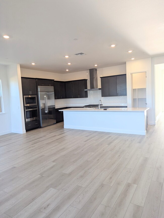 Building Photo - 5069 Brooks Cir
