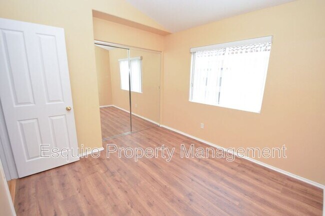 Building Photo - 93 Azusa Ave