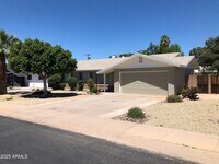 Building Photo - 208 E Balboa Dr