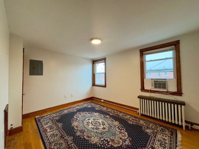 Building Photo - 402 Folcroft St