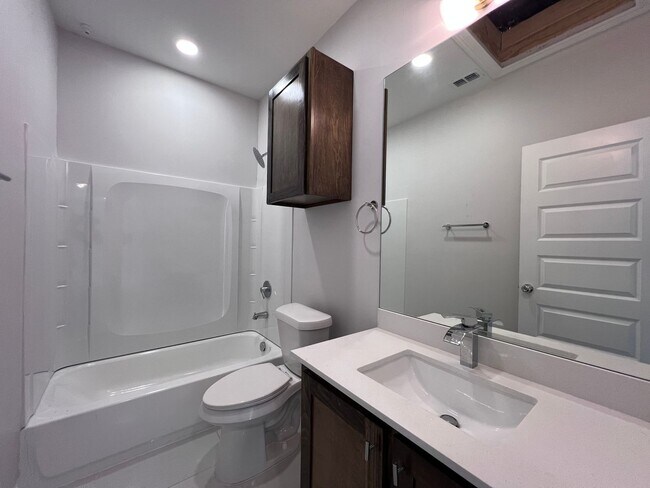 Building Photo - Brand New! 1st Month Free! Don't Miss Out Call today!