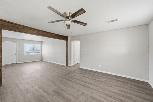 Building Photo - 2721 Ash Park Dr