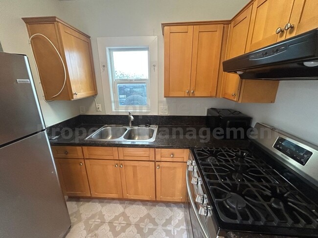 Building Photo - 2945 Kalmia St