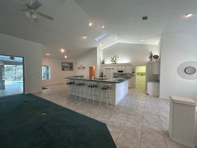 Building Photo - 10259 N Lupi Point