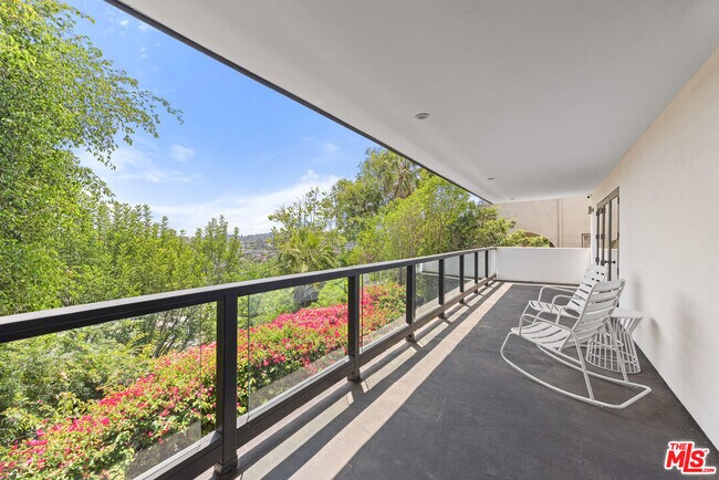 Building Photo - 2300 Ronda Vista Dr