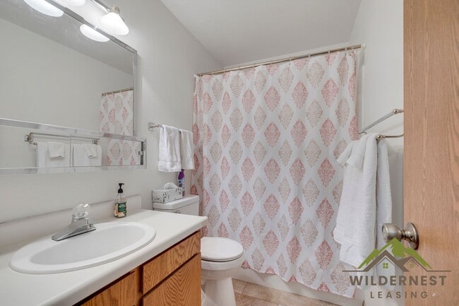 Building Photo - Sunshine and Views-Furnished 2 Bedrooms/2 Bathrooms Buffalo Ridge Condo