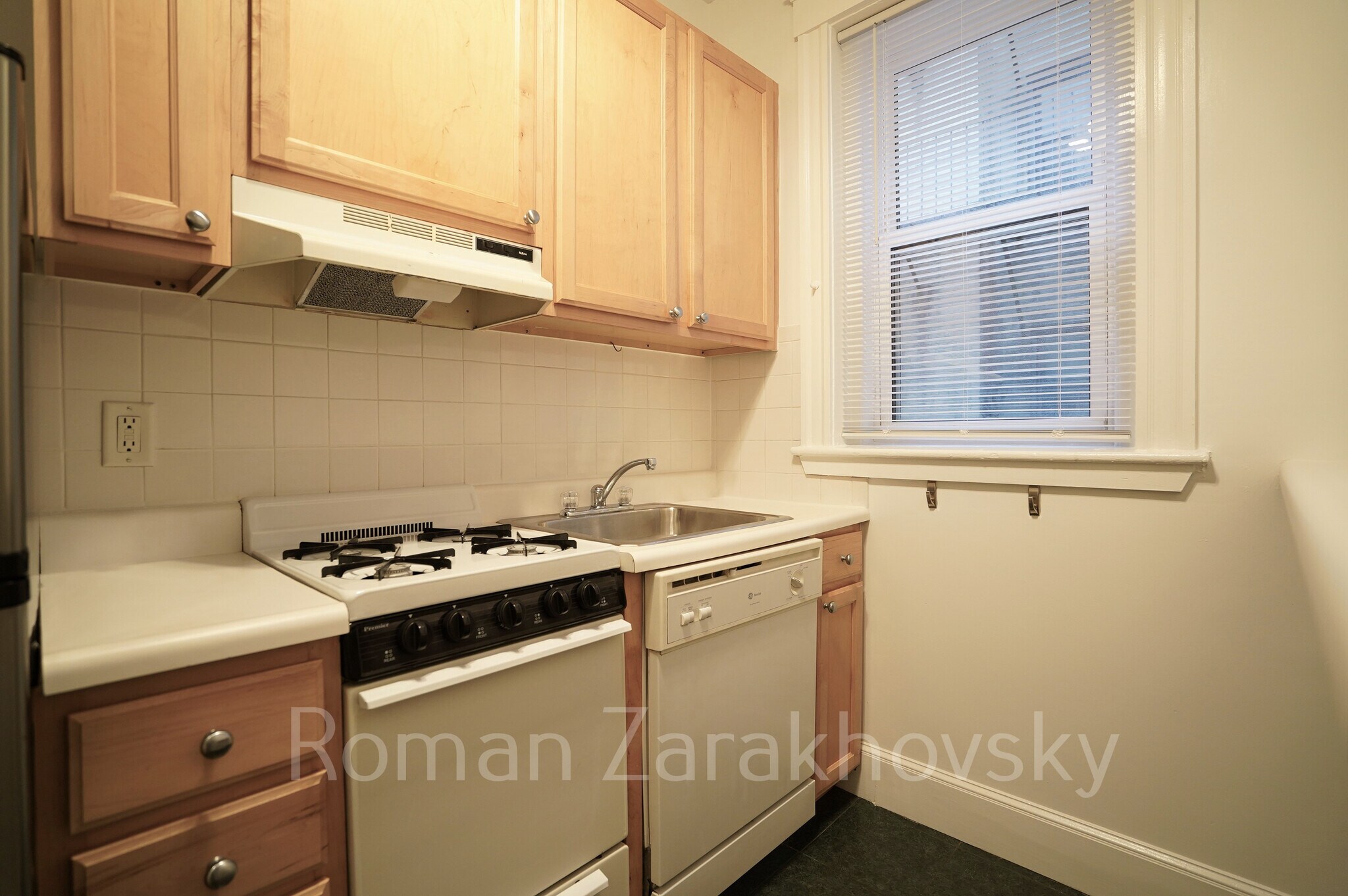 Building Photo - 2 Ayr Rd