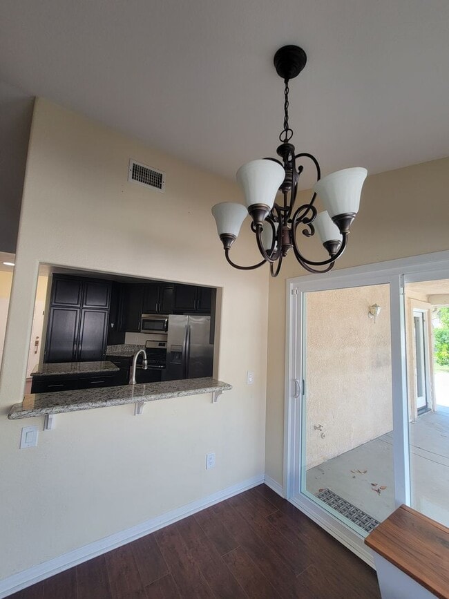 Building Photo - Beautiful 3 Bedroom, 2.5 Bathroom Home wit...
