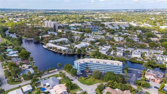 Building Photo - 801 NE 18th Ct