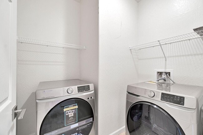 Building Photo - 141 Reunion Wy S