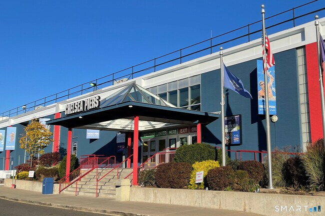 Building Photo - 930 Cove Rd