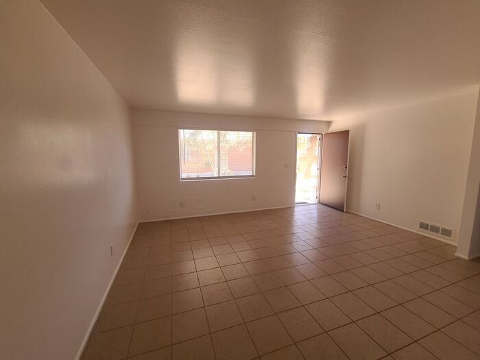 Building Photo - 3736 E Fairmount St