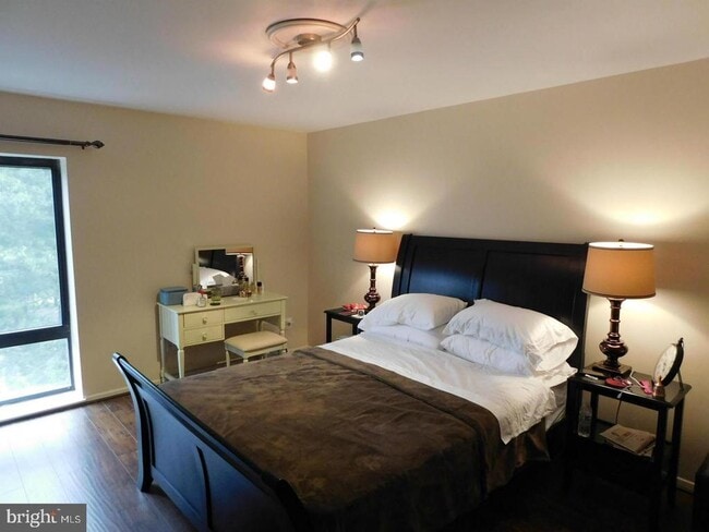 Building Photo - 6147 Leesburg Pike