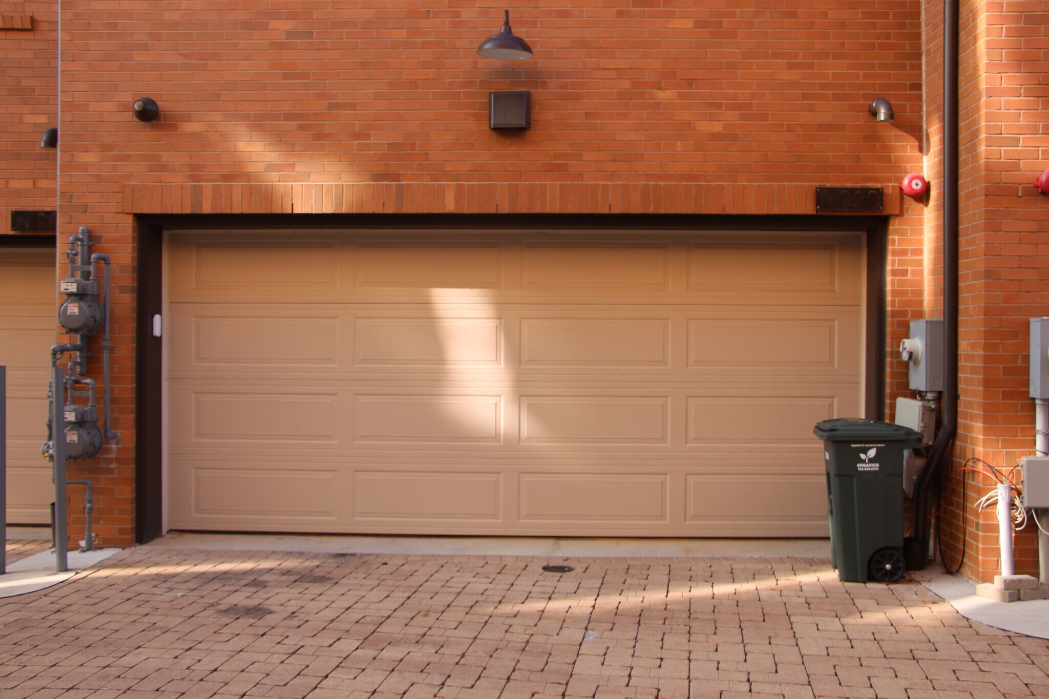Building Photo - 904 N Buchanan Ct