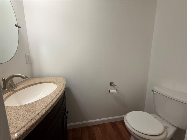 Building Photo - 902 Darling Ave