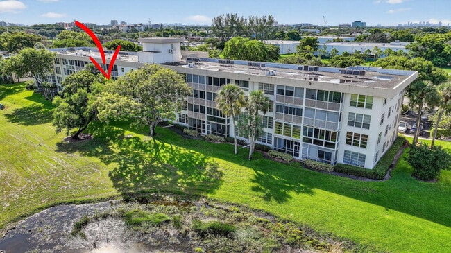 Building Photo - 2651 S Palm Aire Dr