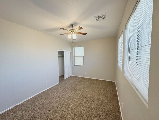 Building Photo - MOVE IN SPECILAS!! 5BD 3BA IN JOHNSON RANC...