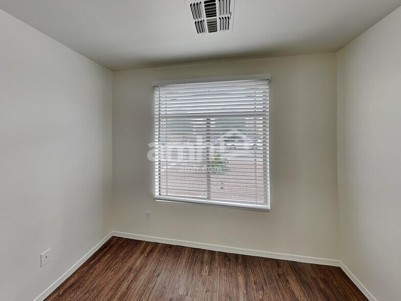 Building Photo - 10913 W Minnezona Ave