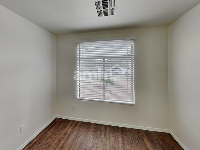 Building Photo - 10913 W Minnezona Ave