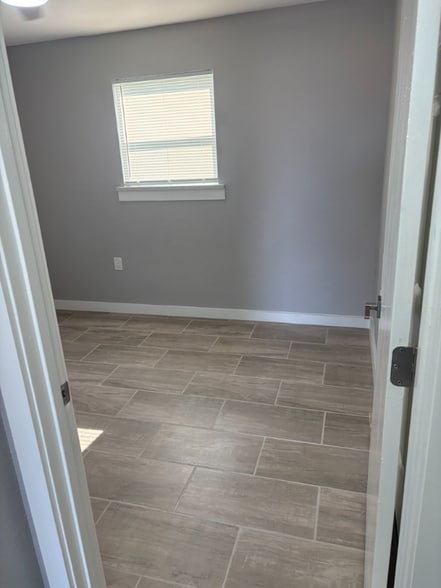 Building Photo - 519 Claride St