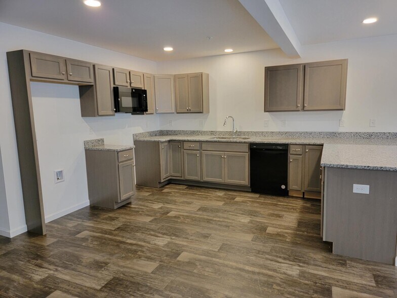 Building Photo - 108 Robert Cir