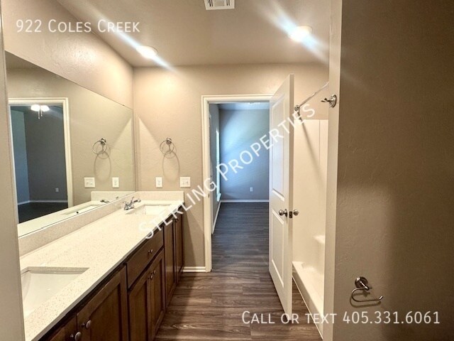 Building Photo - 922 Coles Creek