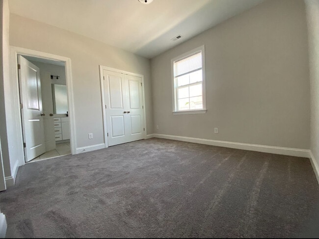 Building Photo - 718 Umber Dr