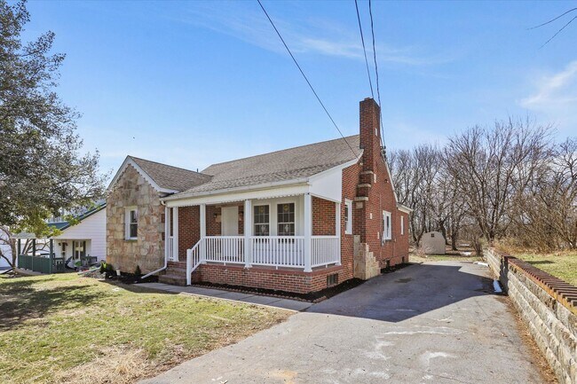 Building Photo - Beautiful three-bedroom single family home...