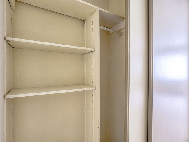 Building Photo - "Charming 2-Bed, 2-Bath Menlo Park Retreat...