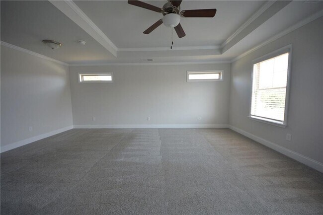 Building Photo - 547 Hellen Vly Dr