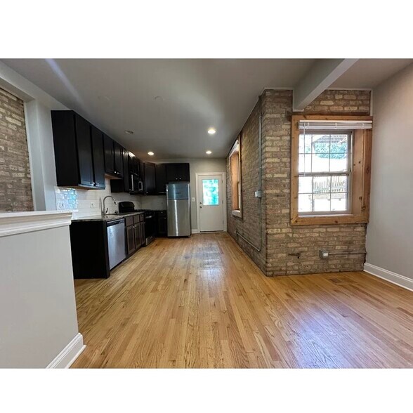 Building Photo - 1630 W Fargo Ave