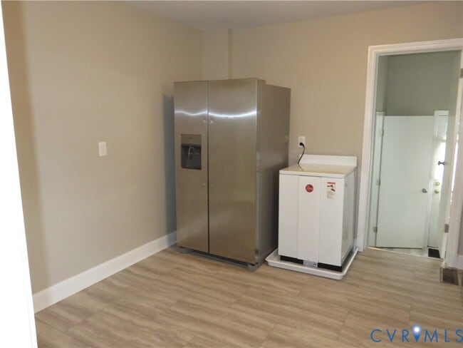 Building Photo - 1909 S Battery Dr