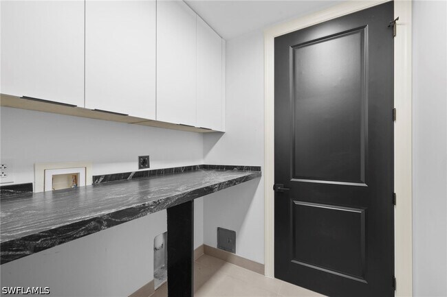 Building Photo - 23191 Fashion Dr