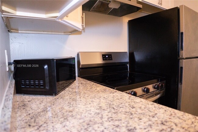 Building Photo - 4280 Woodside Dr