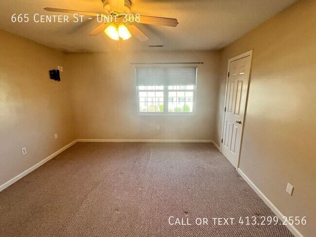 Building Photo - 665 Center St