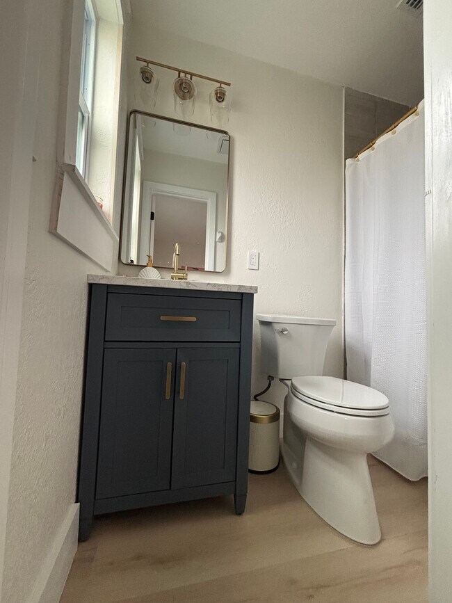 Building Photo - 8003 Somerset Ln